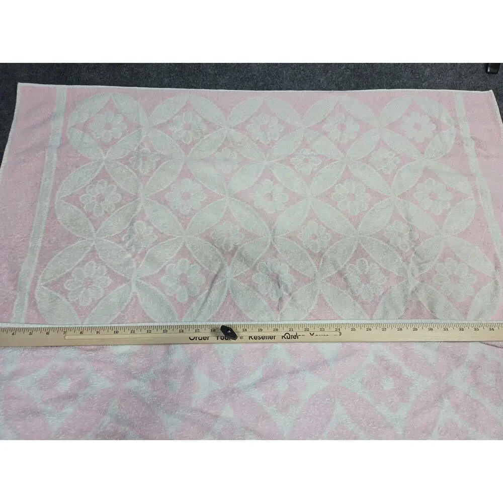 Set of Fashion Manor Decorator Collection Pink & White Floral Cotton Bath Towel